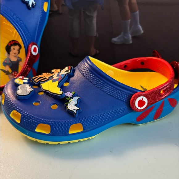 Snow White Crocs - Picture 2 of 6